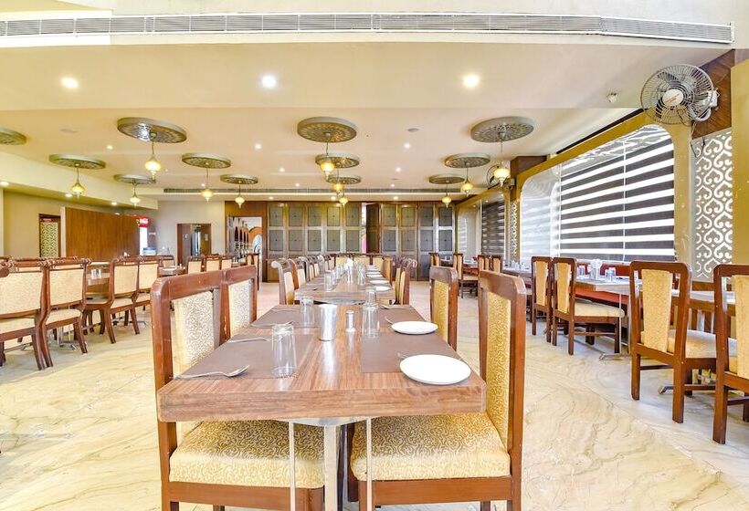 בית מלון כפרי Fabexpress Riya Revati Resort