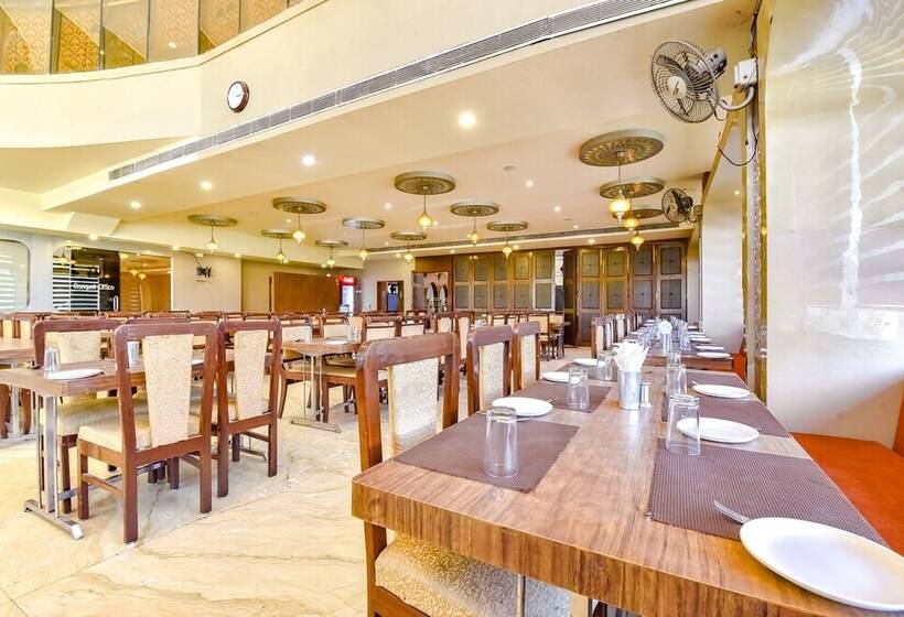 בית מלון כפרי Fabexpress Riya Revati Resort