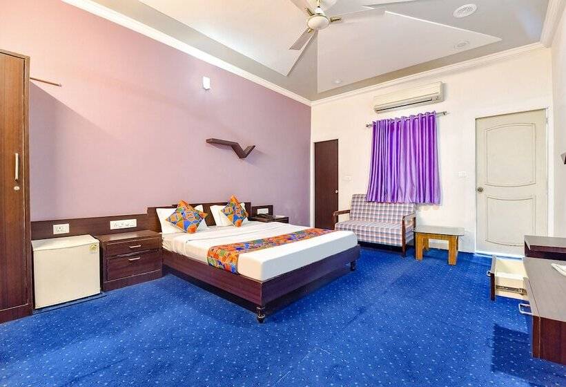 בית מלון כפרי Fabexpress Riya Revati Resort