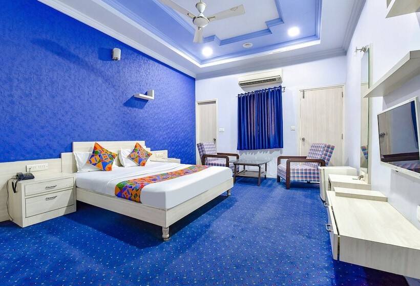 בית מלון כפרי Fabexpress Riya Revati Resort