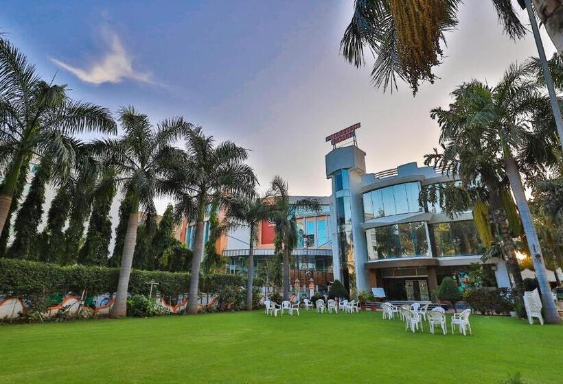 בית מלון כפרי Fabexpress Riya Revati Resort