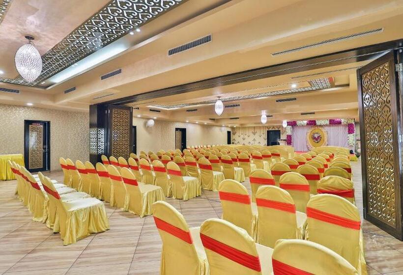 בית מלון כפרי Fabexpress Riya Revati Resort