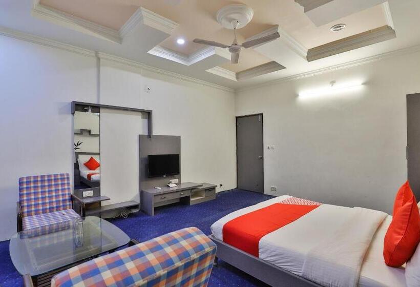 בית מלון כפרי Fabexpress Riya Revati Resort