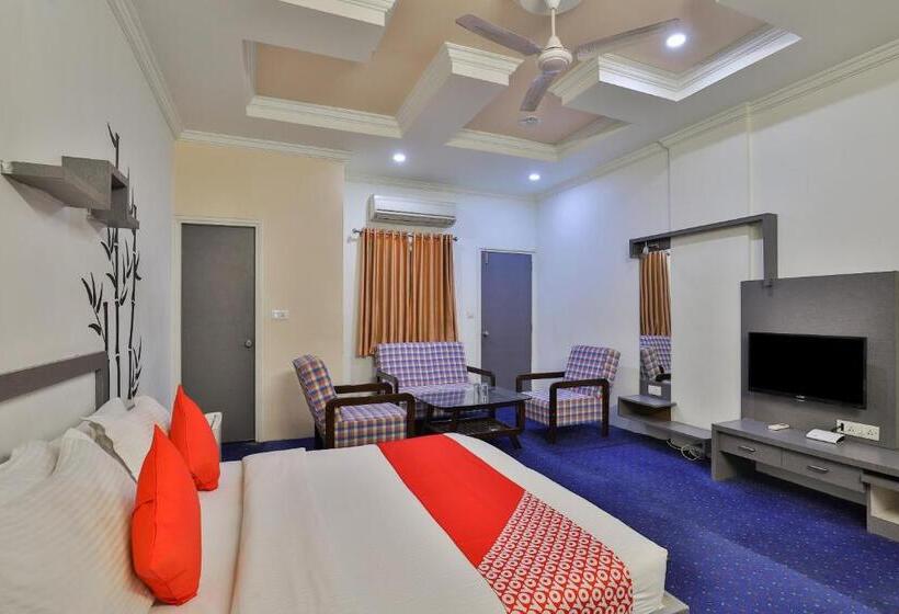 בית מלון כפרי Fabexpress Riya Revati Resort