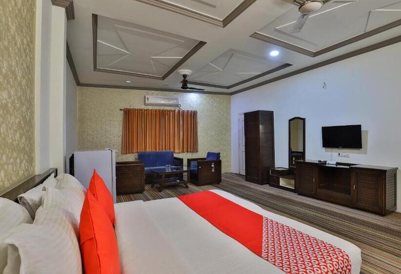 בית מלון כפרי Fabexpress Riya Revati Resort