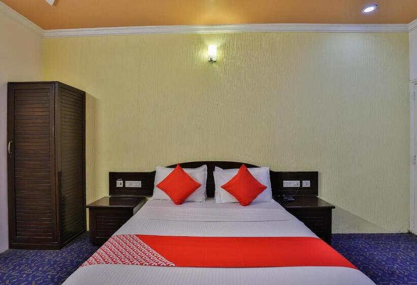 בית מלון כפרי Fabexpress Riya Revati Resort