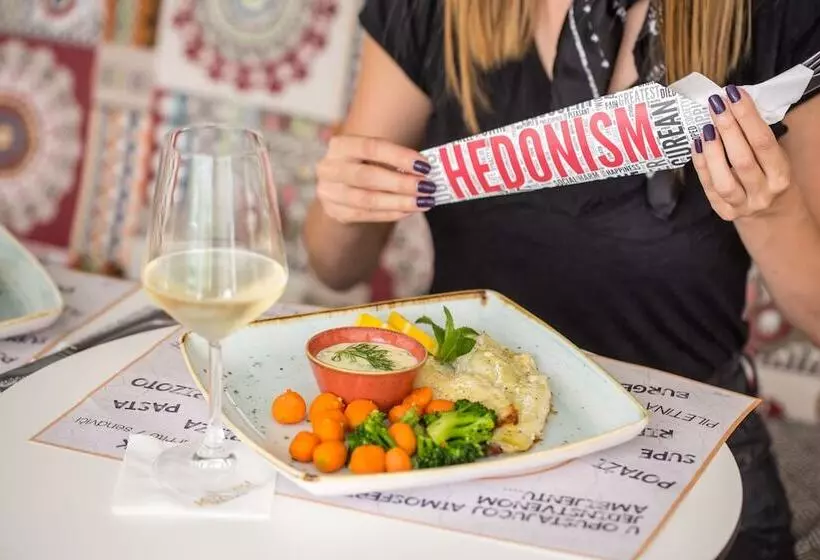 هتل Grand Hedonist