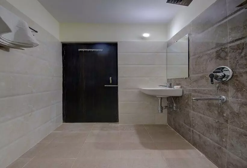 هتل Oyo 10945 Sai Guest House