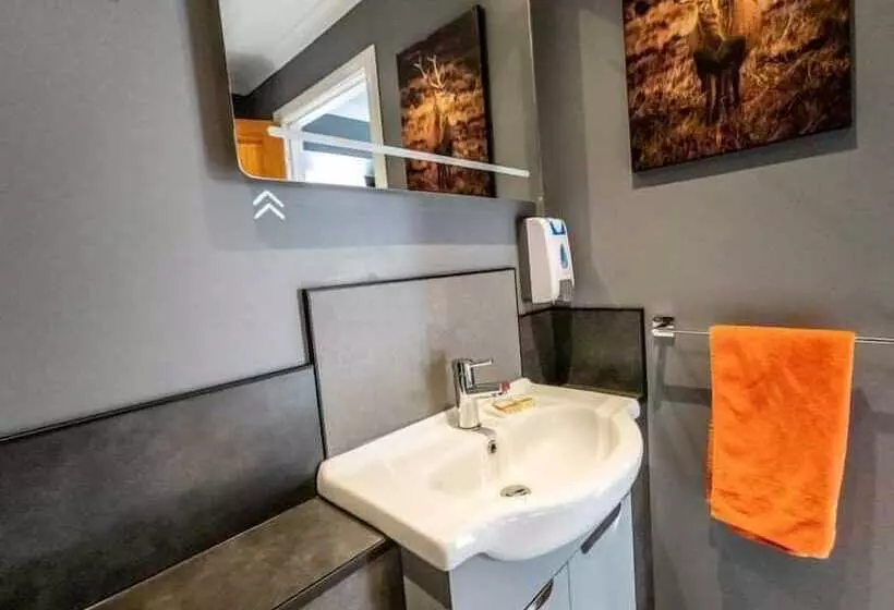 تختخواب و صبحانه Burnside Cottage