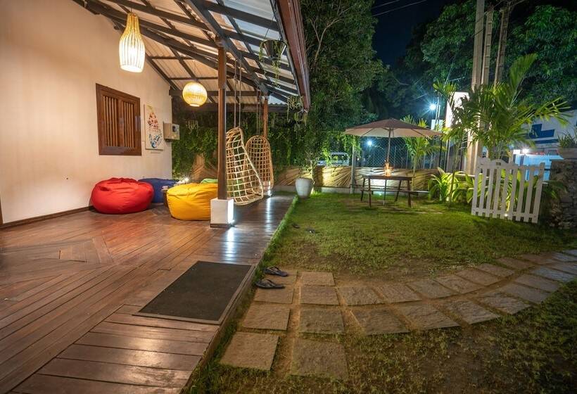 تختخواب و صبحانه Luaya Beach