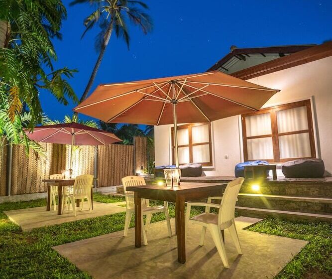 تختخواب و صبحانه Luaya Beach