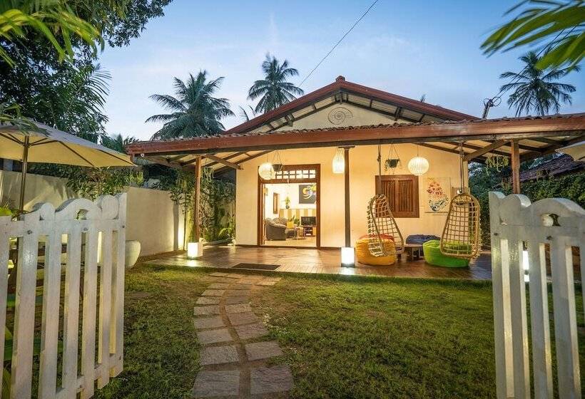 تختخواب و صبحانه Luaya Beach