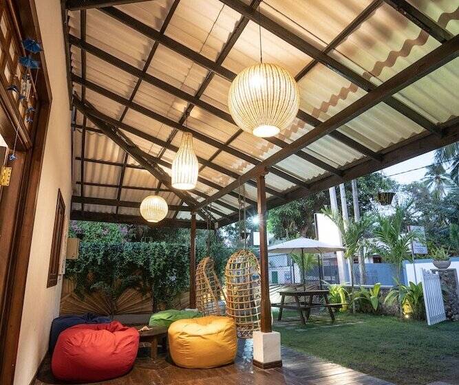 تختخواب و صبحانه Luaya Beach