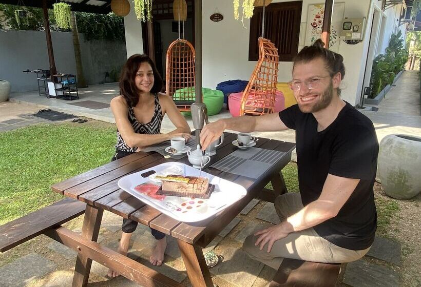 تختخواب و صبحانه Luaya Beach