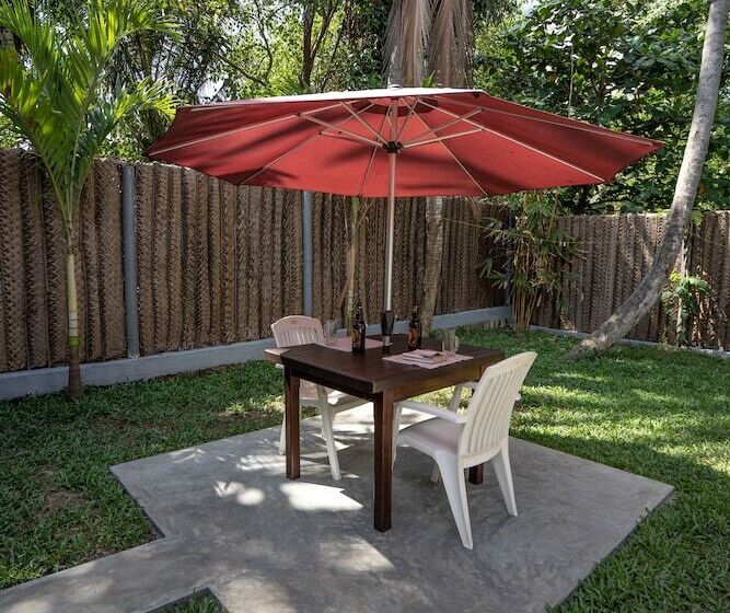 تختخواب و صبحانه Luaya Beach