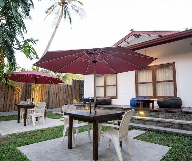 تختخواب و صبحانه Luaya Beach