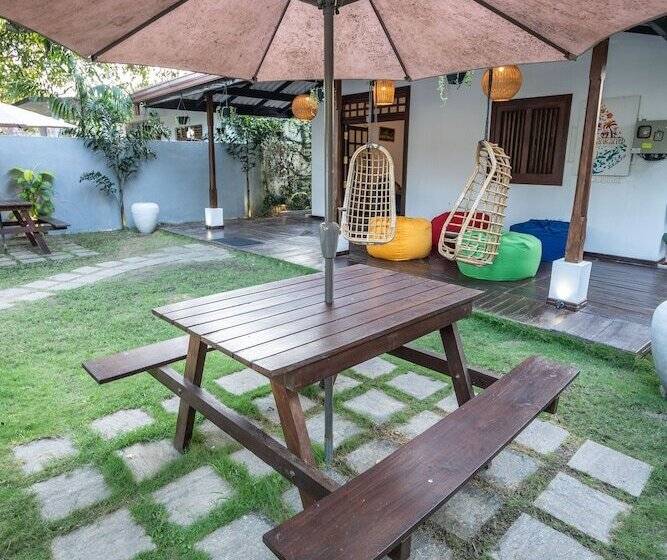 تختخواب و صبحانه Luaya Beach