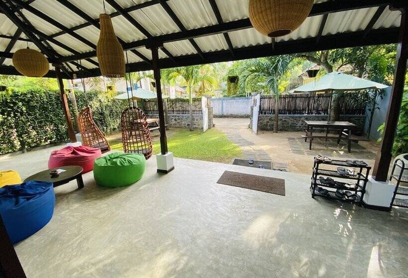 تختخواب و صبحانه Luaya Beach