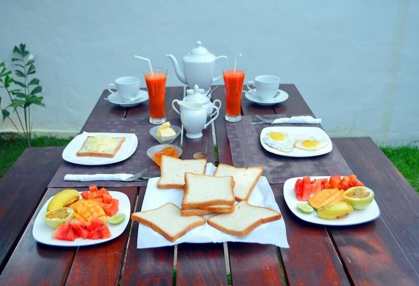 تختخواب و صبحانه Luaya Beach