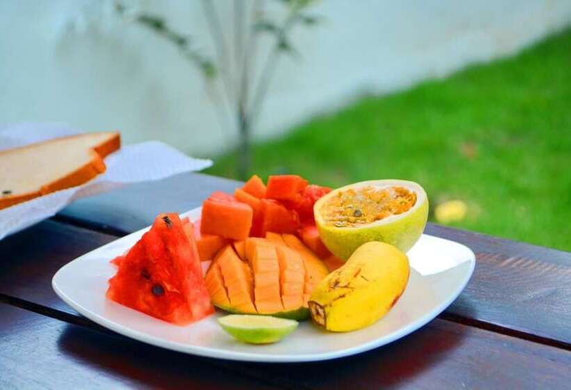 تختخواب و صبحانه Luaya Beach