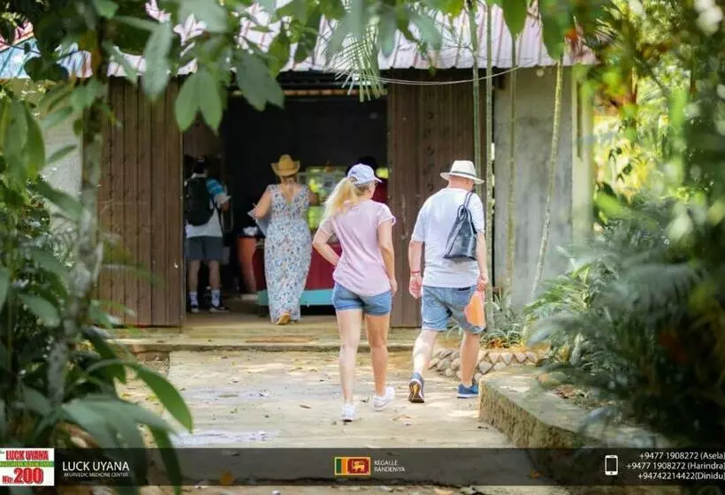 Hotelli Luck Uyana Cabana Pinnawala