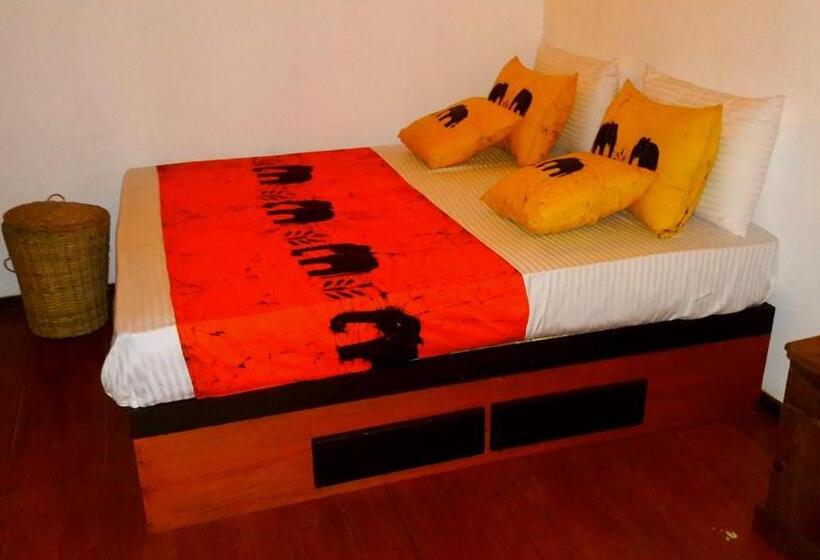 Hotel Luck Uyana Cabana Pinnawala