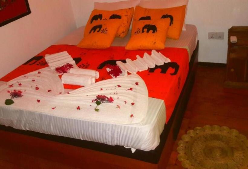 Hotel Luck Uyana Cabana Pinnawala