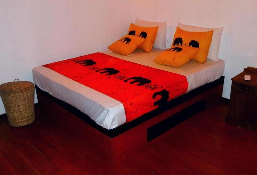 Hotel Luck Uyana Cabana Pinnawala