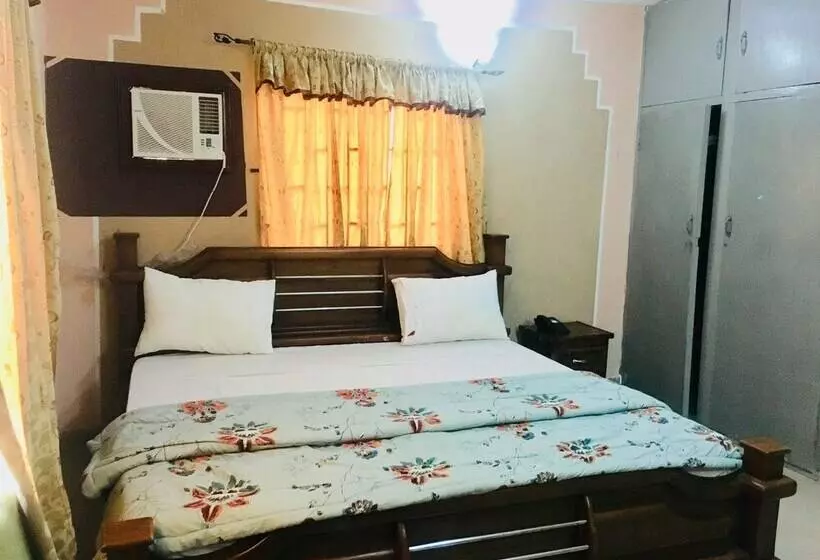 Mignonette Hotel & Suites