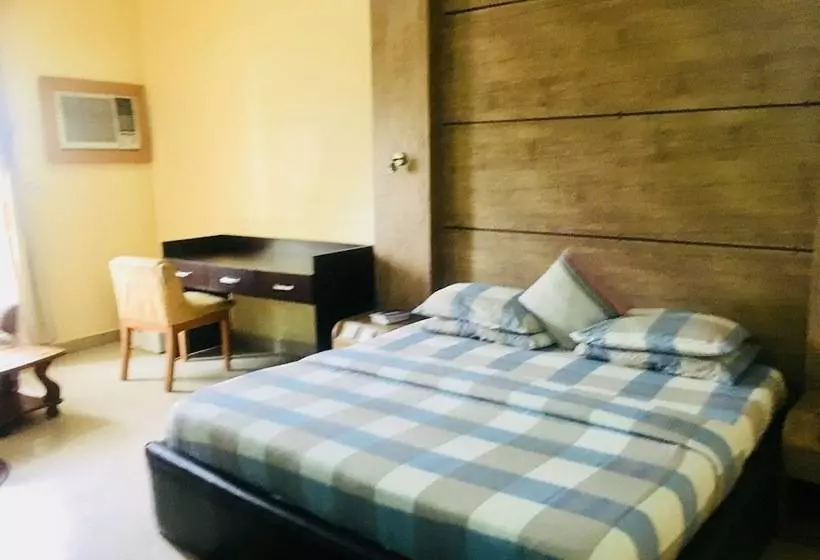 Mignonette Hotel & Suites