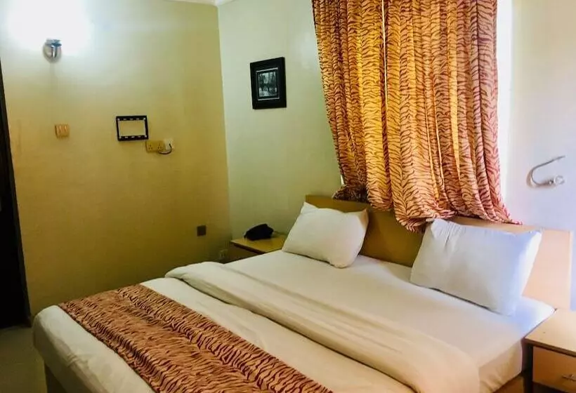 Mignonette Hotel & Suites