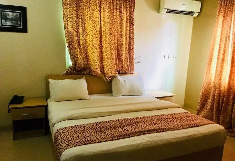 Mignonette Hotel & Suites