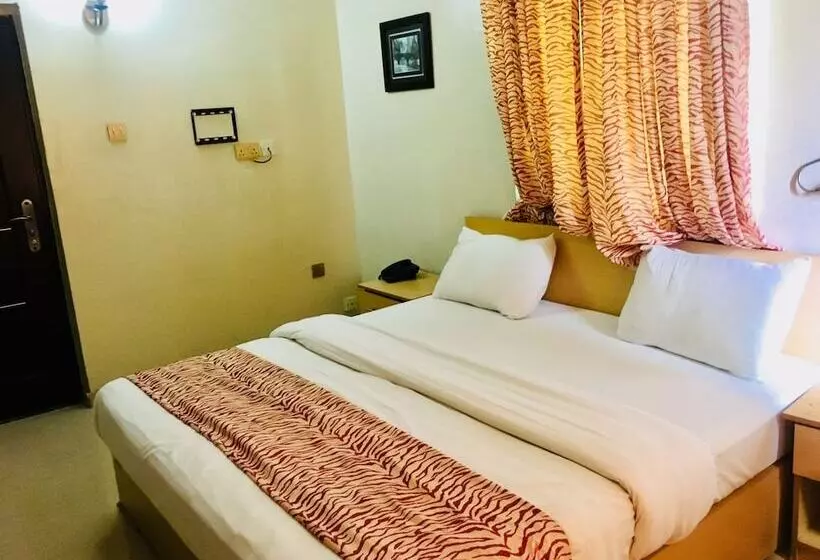 Mignonette Hotel & Suites