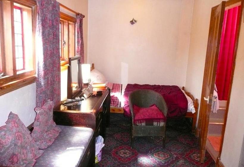 بنسيون Hawthorn House