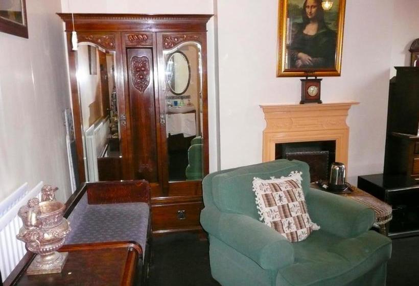 بنسيون Hawthorn House