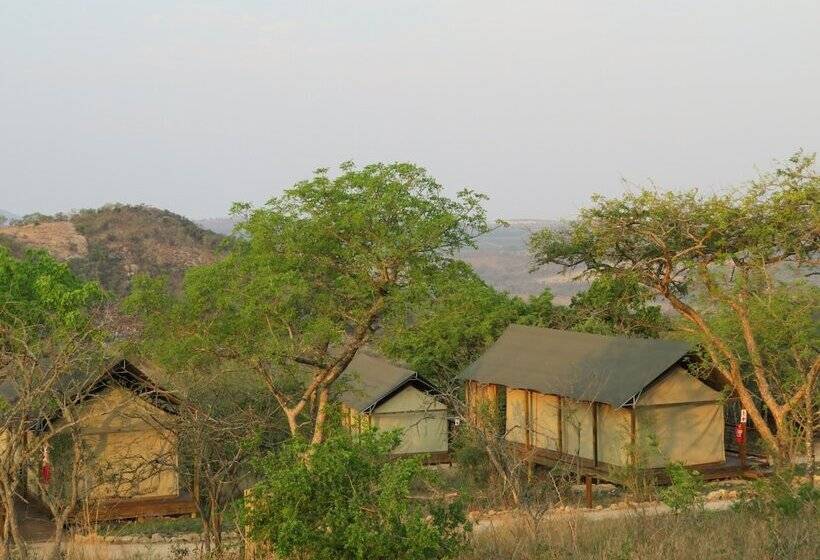 בית מלון כפרי Ndhula Luxury Tented Lodge