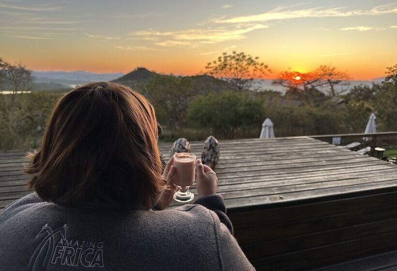 בית מלון כפרי Ndhula Luxury Tented Lodge