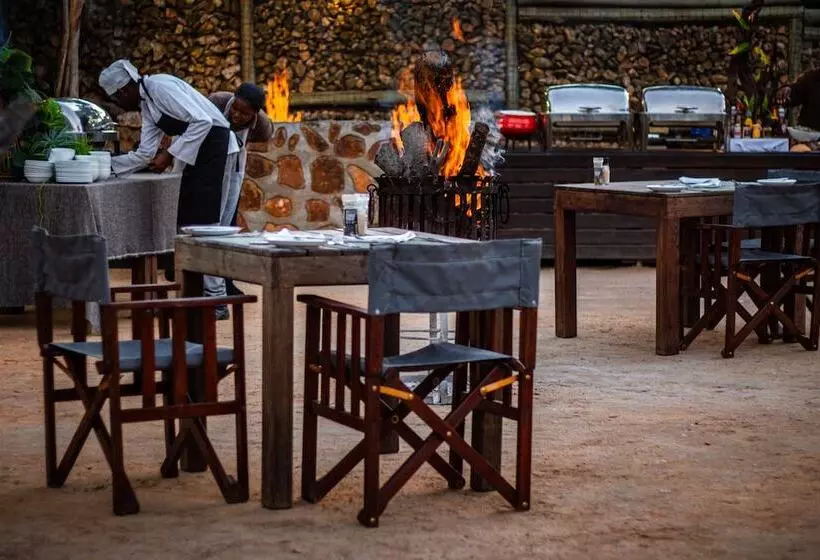 Hotelli Ndhula Luxury Tented Lodge