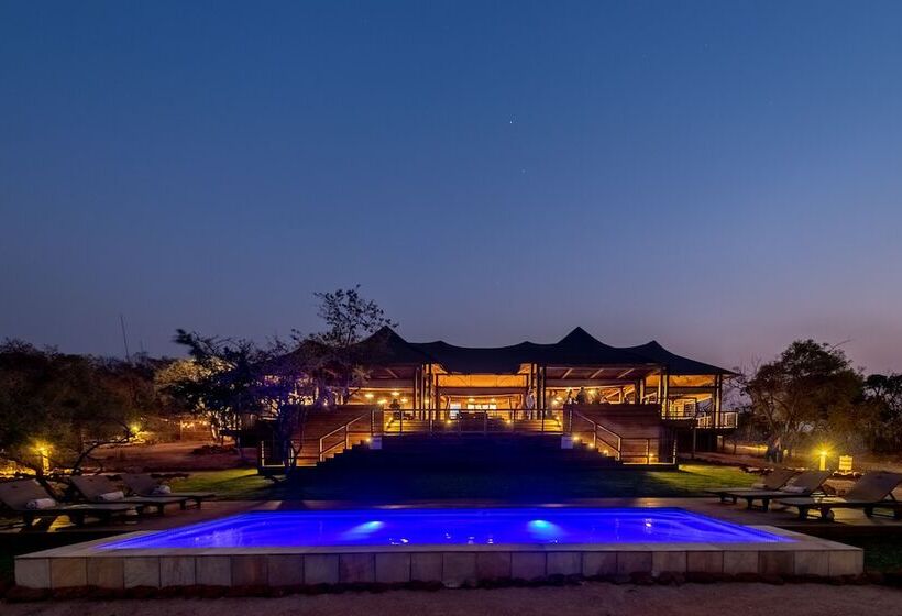 בית מלון כפרי Ndhula Luxury Tented Lodge