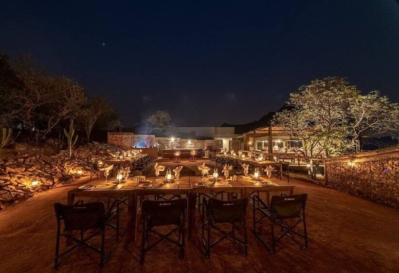 בית מלון כפרי Ndhula Luxury Tented Lodge