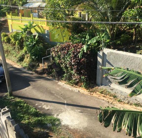 تختخواب و صبحانه Becaville