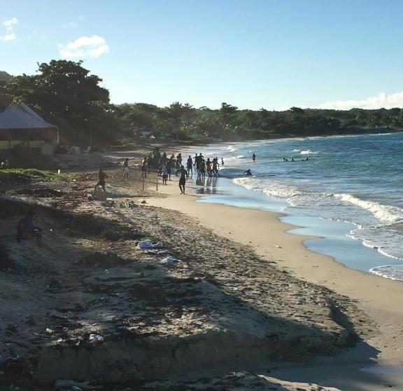 تختخواب و صبحانه Becaville