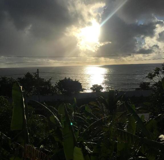 تختخواب و صبحانه Becaville