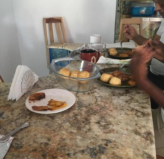 تختخواب و صبحانه Becaville