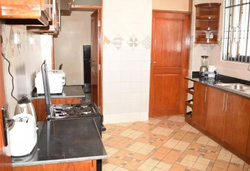 Aamiaismajoitus (B&B) Kisasa Home