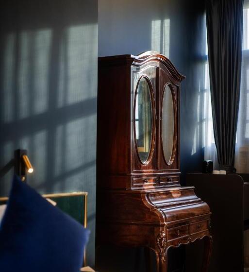 Отель Moon And Chalice Boutique