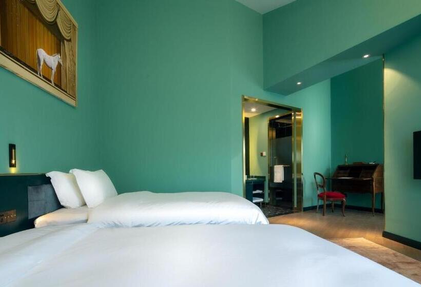 Отель Moon And Chalice Boutique