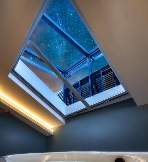 Отель Moon And Chalice Boutique