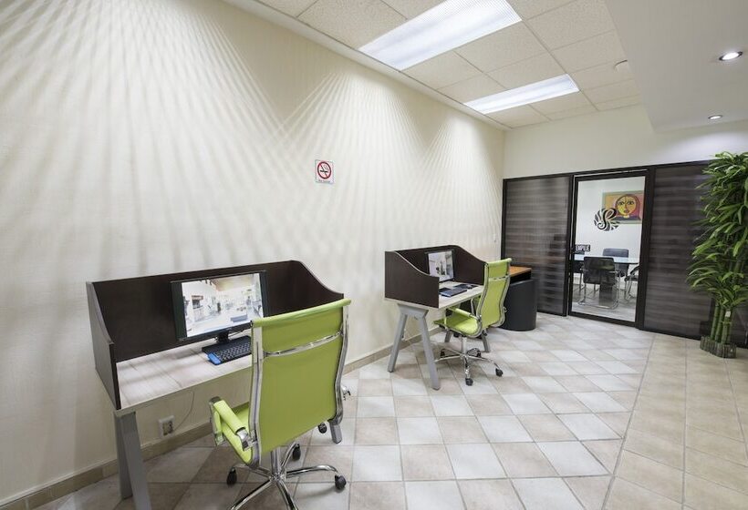 בית מלון כפרי Palace Inn