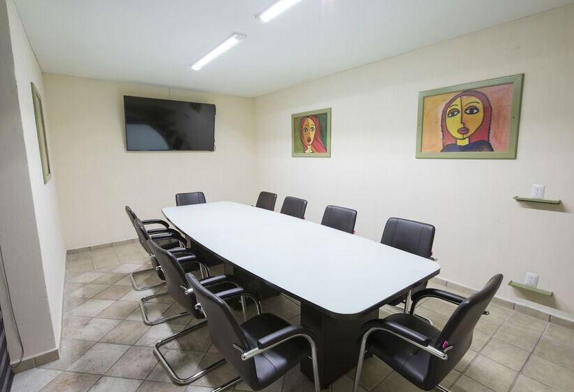 בית מלון כפרי Palace Inn